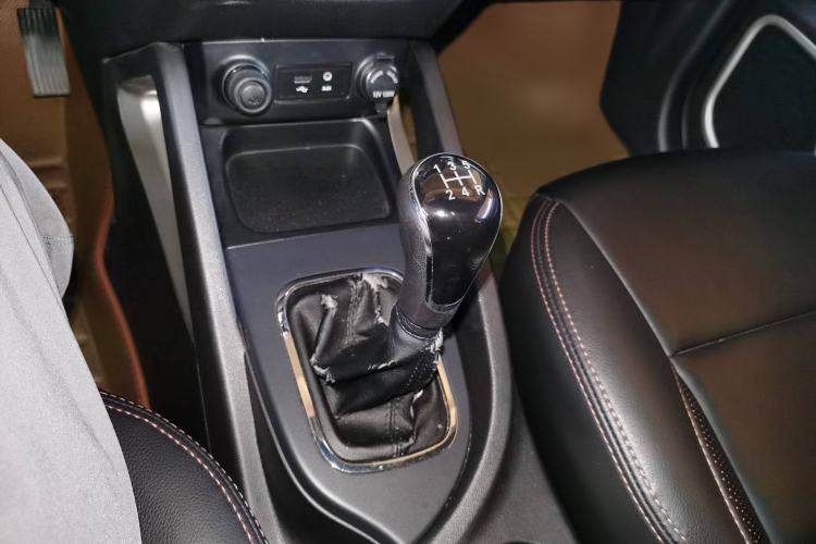 Used CHANGAN CS35 2014 1.6L Manual Luxury Model China IV Standard Gear Lever