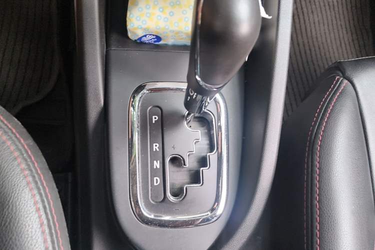 Used CHANGAN CS35 2014 1.6L Automatic Luxury Model China IV Standard Gear Lever