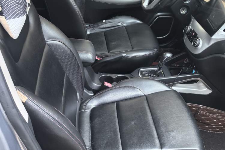 Used CHANGAN CS35 2014 1.6L Automatic Luxury Model China IV Standard Interior 2