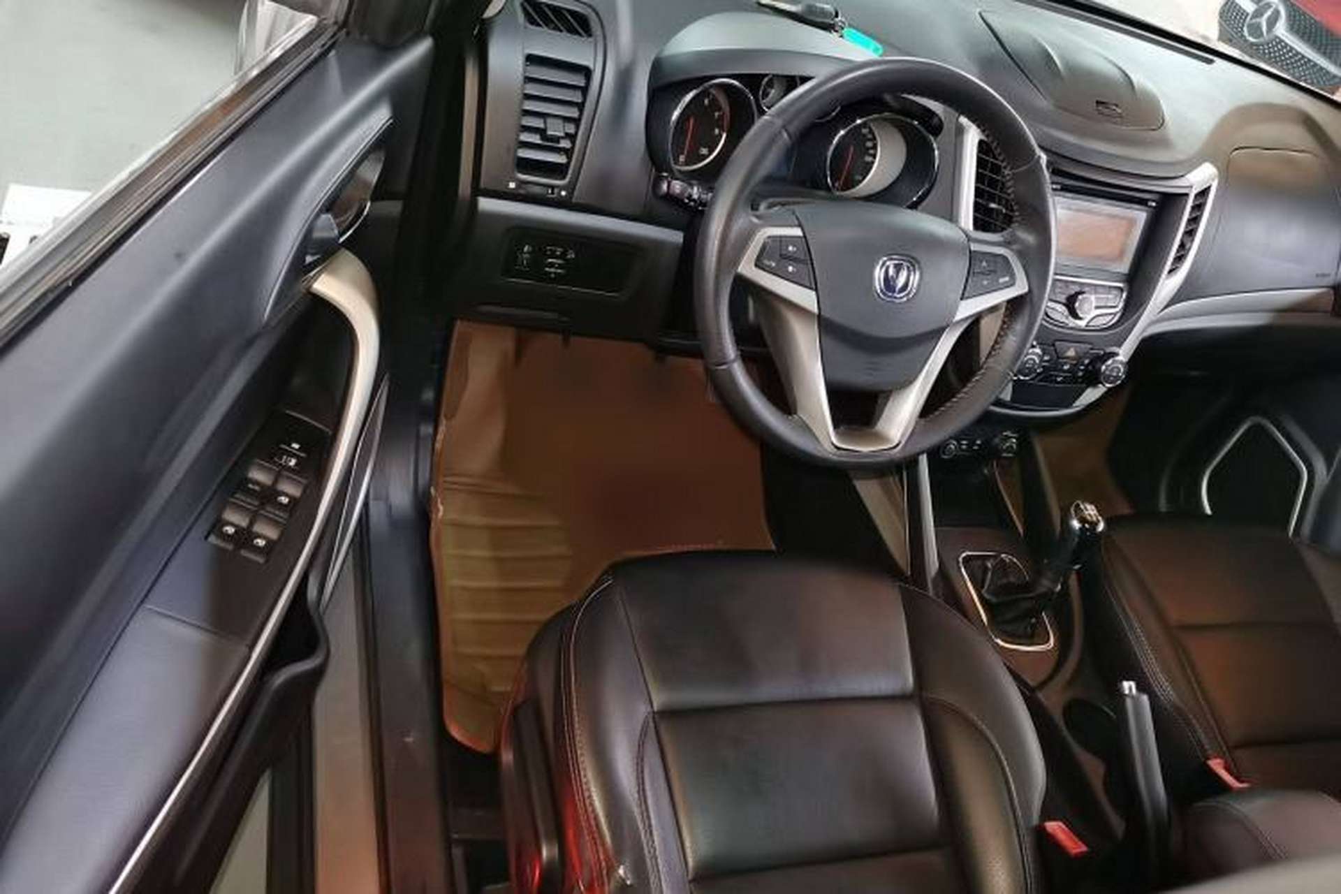 Used CHANGAN CS35 2014 1.6L Manual Luxury Model China IV Standard Interior 3