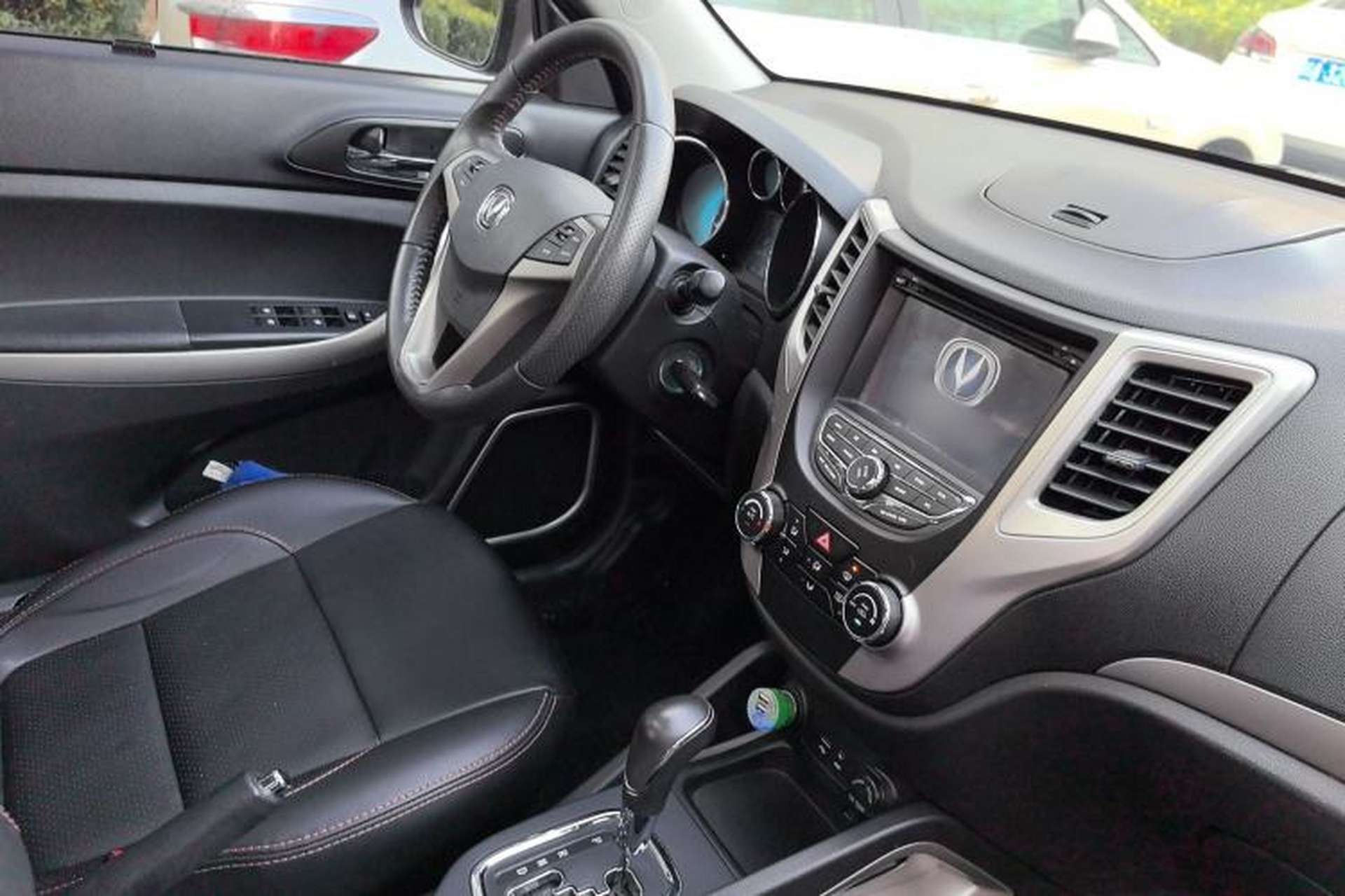 Used CHANGAN CS35 2014 1.6L Automatic Luxury Model China IV Standard Interior 4