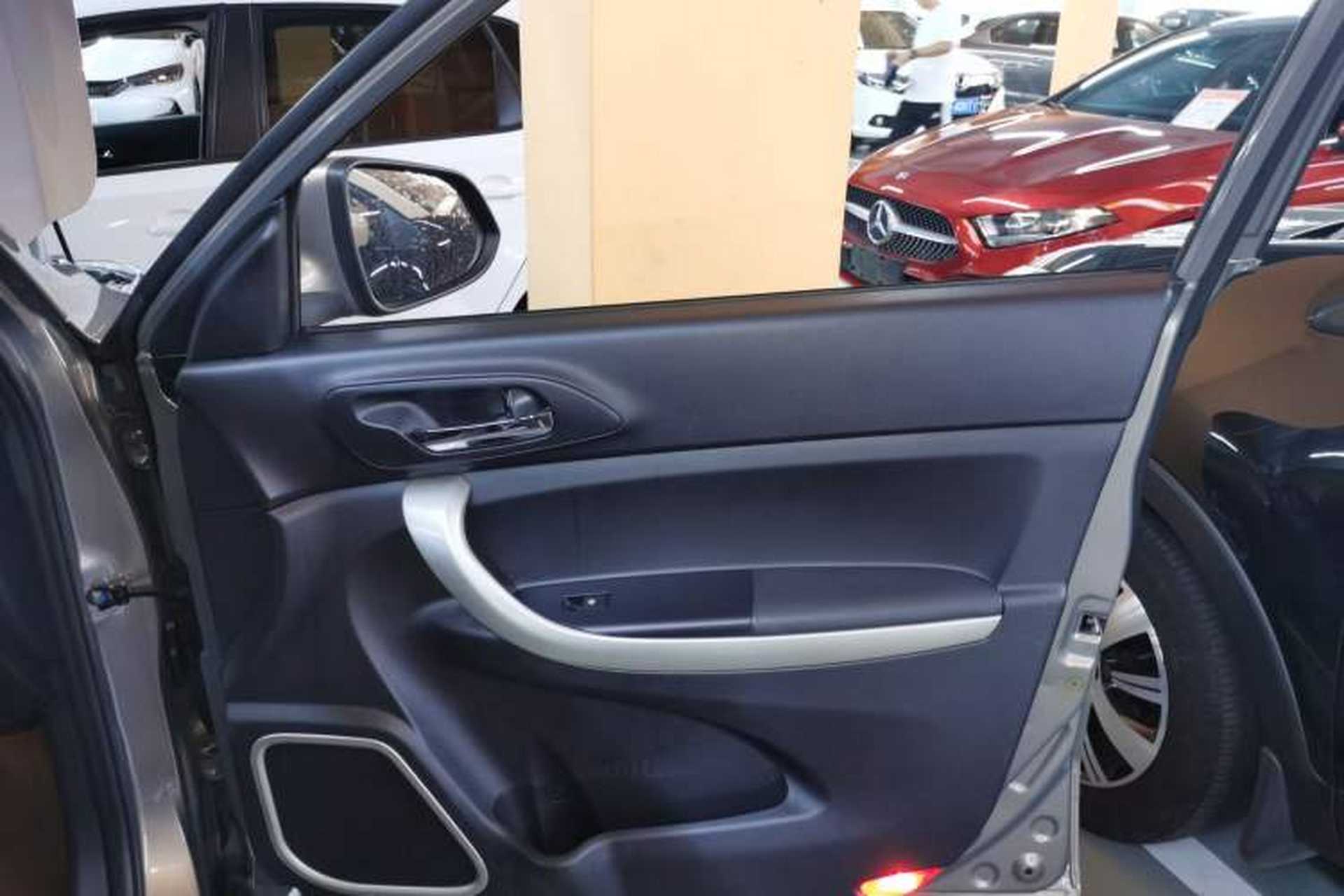 Used CHANGAN CS35 2014 1.6L Manual Luxury Model China IV Standard Interior 5