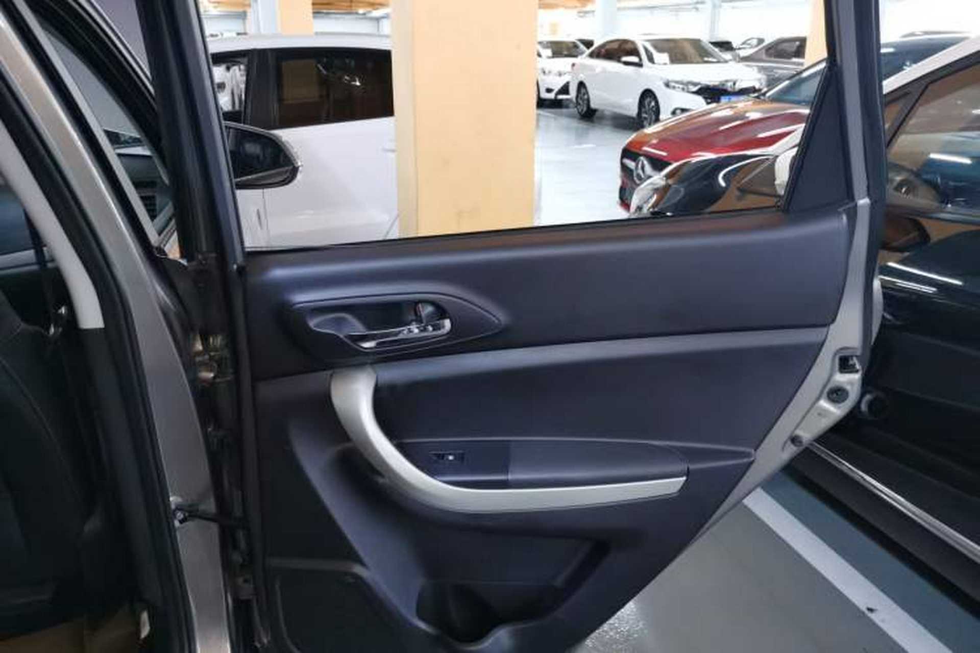 Used CHANGAN CS35 2014 1.6L Manual Luxury Model China IV Standard Interior 6