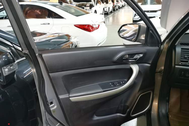 Used CHANGAN CS35 2014 1.6L Manual Luxury Model China IV Standard Interior 7