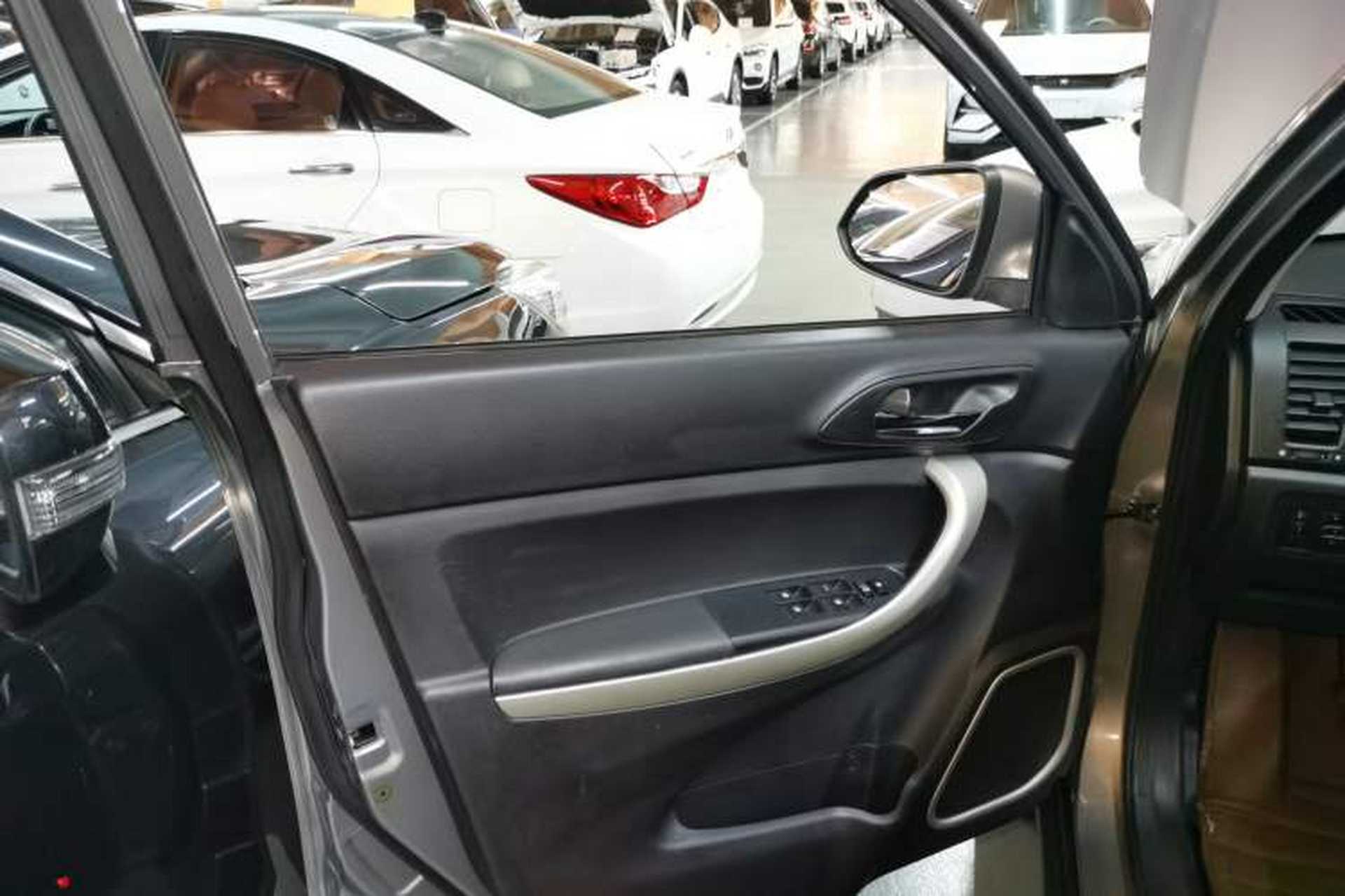 Used CHANGAN CS35 2014 1.6L Manual Luxury Model China IV Standard Interior 7