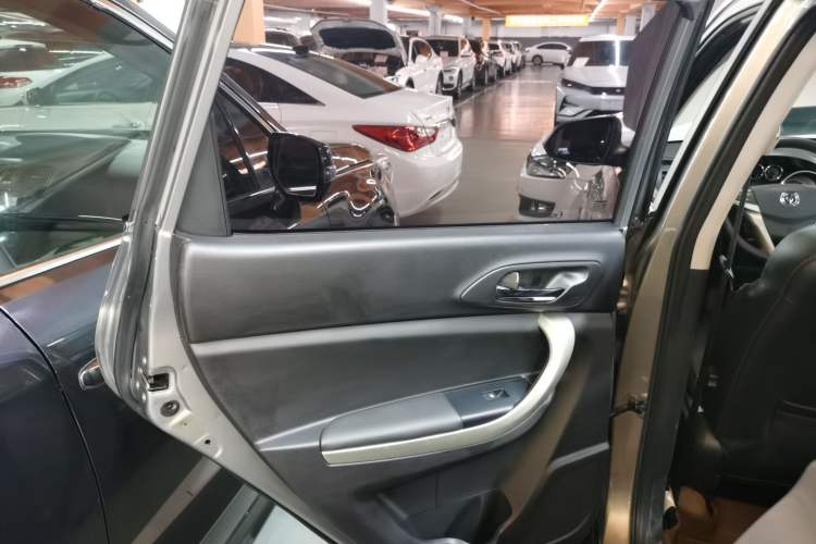 Used CHANGAN CS35 2014 1.6L Manual Luxury Model China IV Standard Interior 8