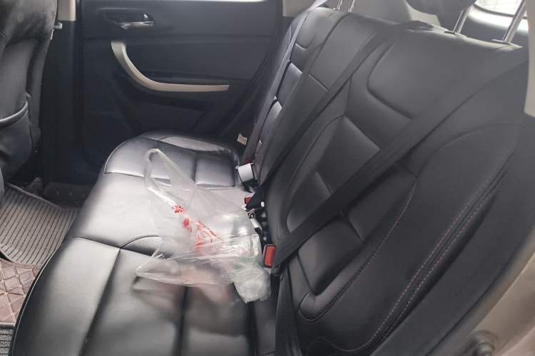Used CHANGAN CS35 2014 1.6L Automatic Luxury Model China IV Standard Left Rear Seat