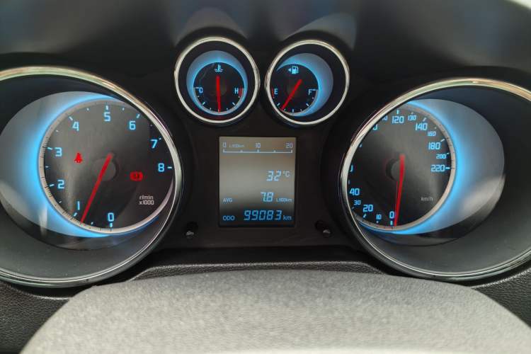 Used CHANGAN CS35 2014 1.6L Manual Luxury Model China IV Standard Odometer Close Up