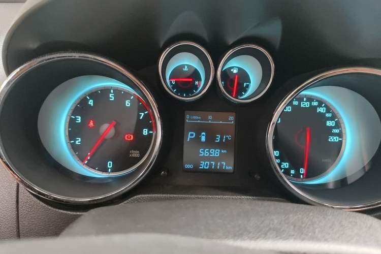Used CHANGAN CS35 2014 1.6L Automatic Luxury Model China IV Standard Odometer Close Up