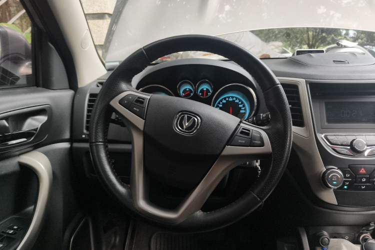 Used CHANGAN CS35 2014 1.6L Automatic Luxury Model China IV Standard Steering Wheel
