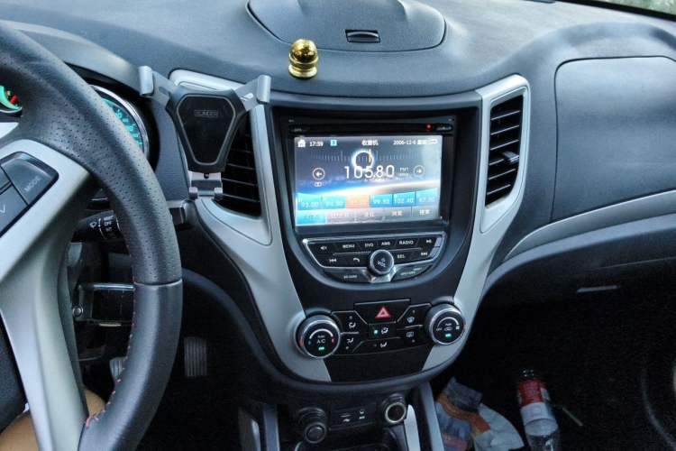 Used CHANGAN CS35 2014 1.6L Manual Luxury Navigation Model China V Standard Audio And AC Panel