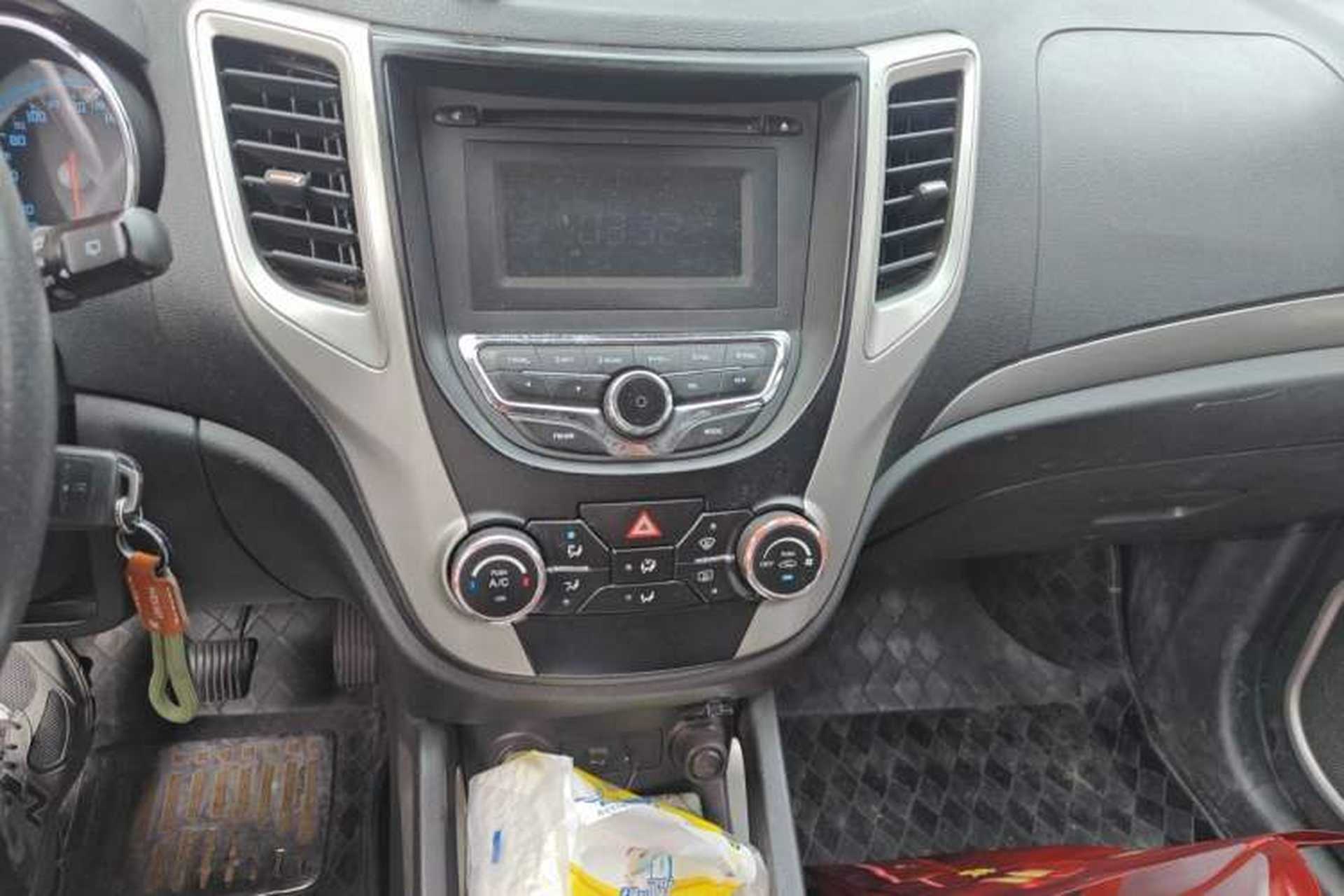 Used CHANGAN CS35 2014 1.6L Manual Luxury Model China IV Standard Audio And AC Panel