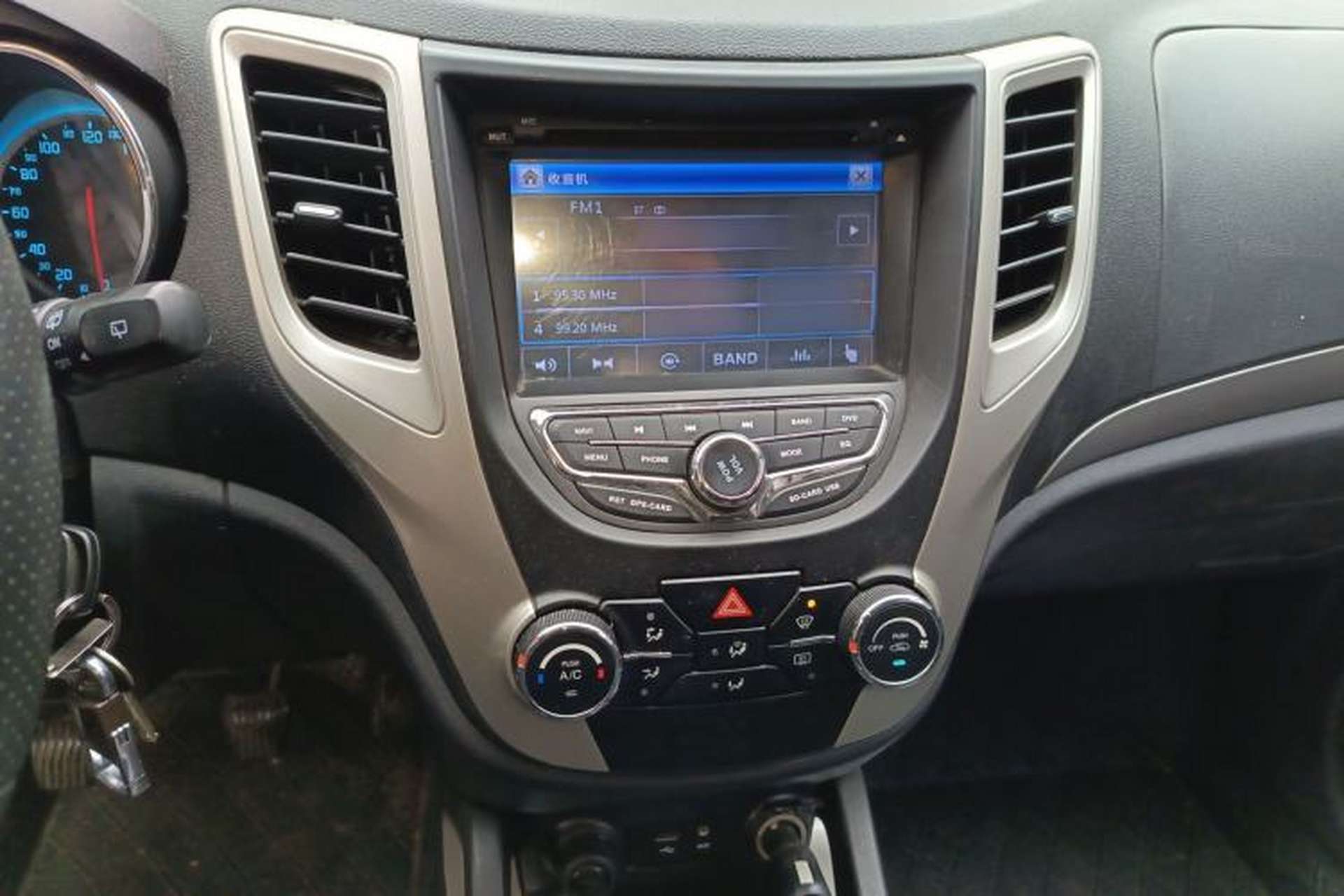 Used CHANGAN CS35 2014 1.6L Manual Luxury Model China IV Standard Audio And AC Panel