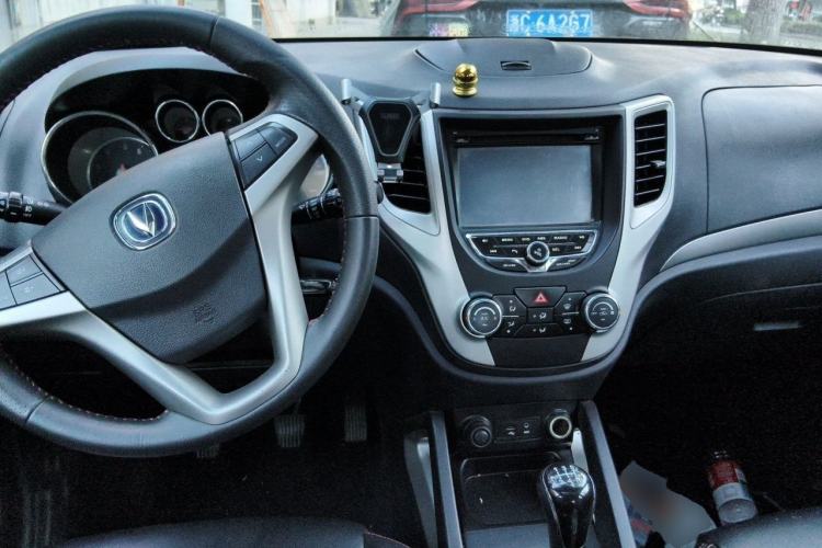 Used CHANGAN CS35 2014 1.6L Manual Luxury Navigation Model China V Standard Center Console