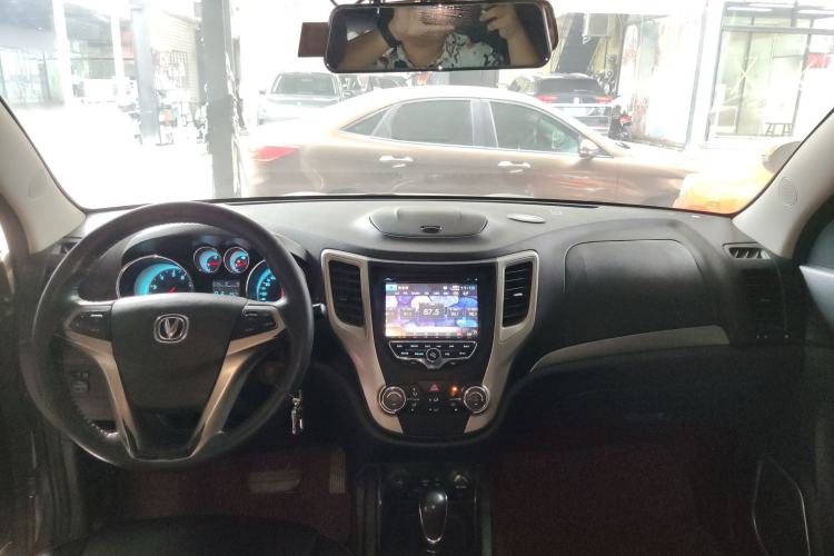 Used CHANGAN CS35 2014 1.6L Automatic Luxury Model China IV Standard Center Console