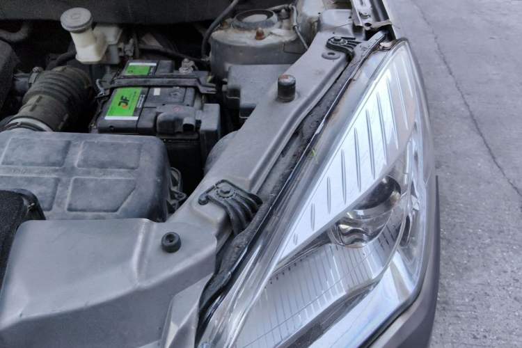 Used CHANGAN CS35 2014 1.6L Manual Luxury Navigation Model China V Standard Engine Bay Left