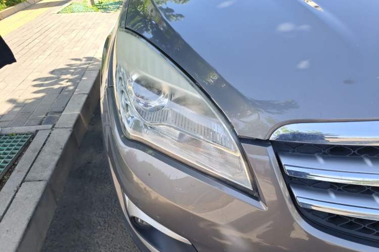 Used CHANGAN CS35 2014 1.6L Automatic Luxury Model China V Standard Exterior 6