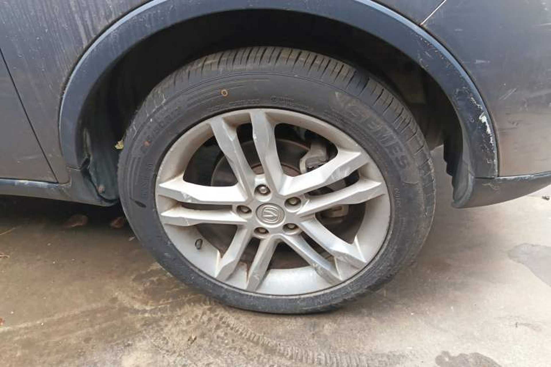 Used CHANGAN CS35 2014 1.6L Manual Luxury Model China IV Standard Exterior 7
