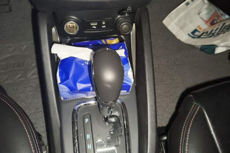 Used CHANGAN CS35 2014 1.6L Automatic Luxury Model China IV Standard Gear Lever