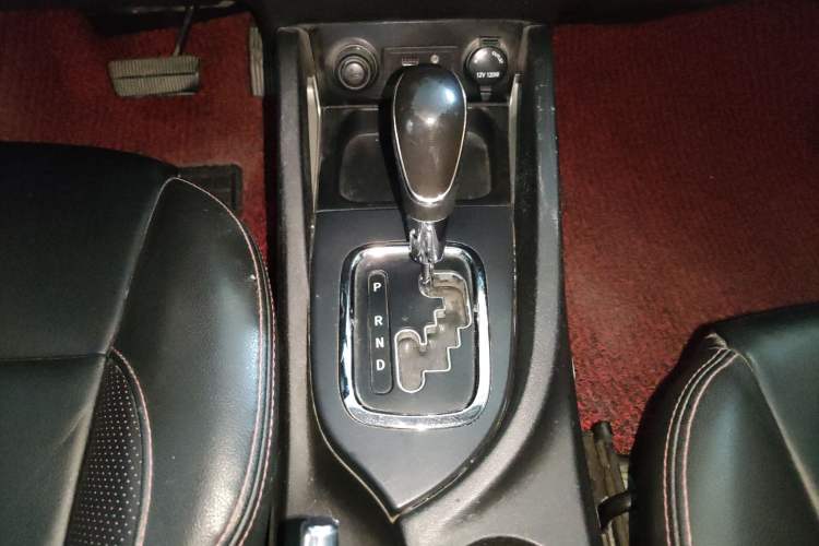 Used CHANGAN CS35 2014 1.6L Automatic Luxury Model China IV Standard Gear Lever