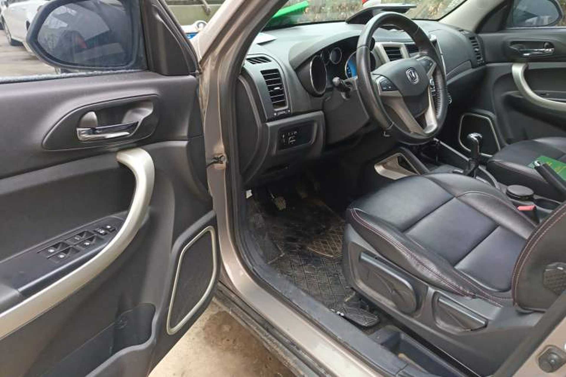 Used CHANGAN CS35 2014 1.6L Manual Luxury Model China IV Standard Interior 3