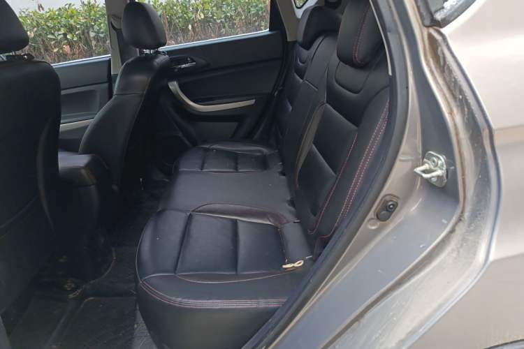 Used CHANGAN CS35 2014 1.6L Manual Luxury Model China IV Standard Interior 4