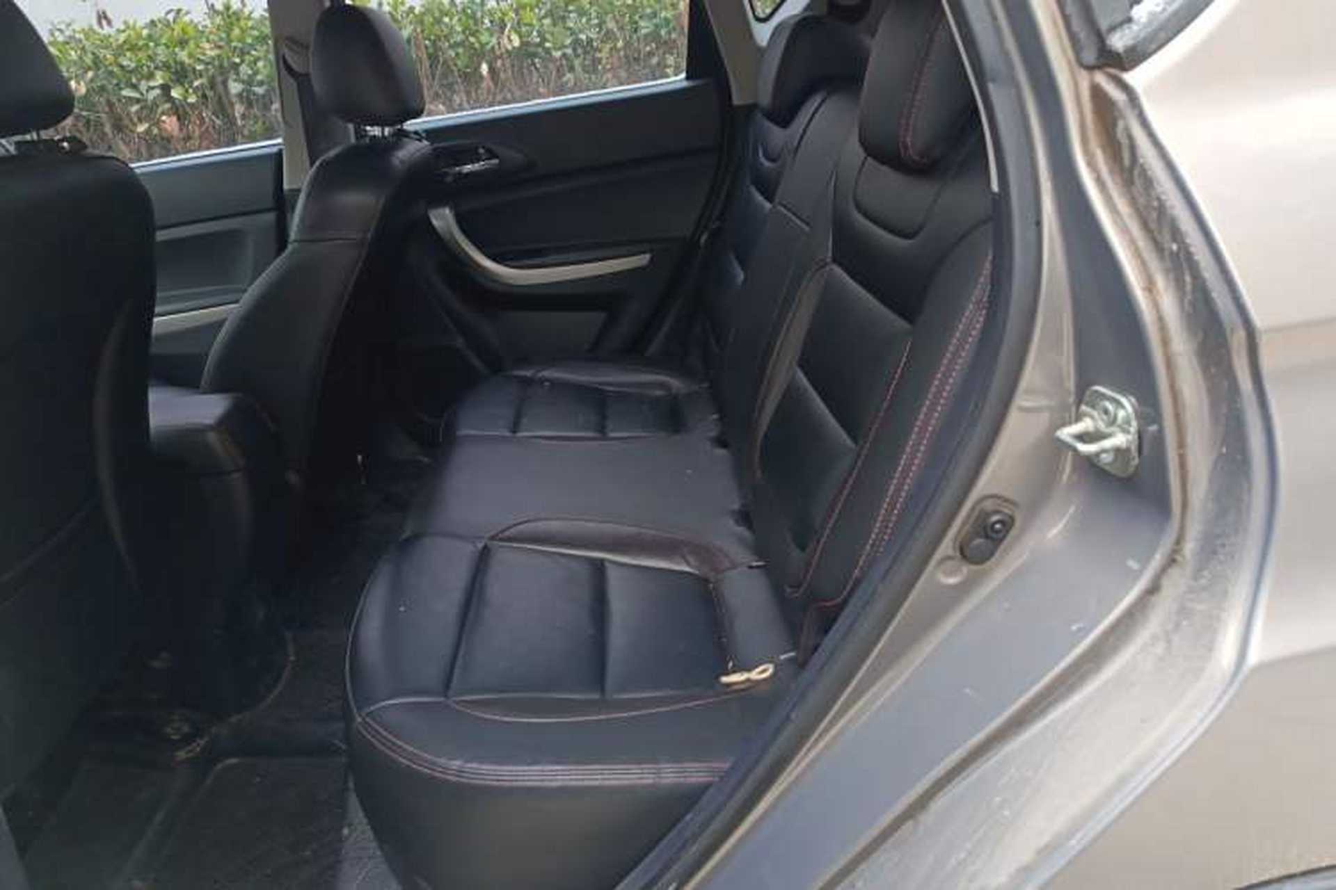 Used CHANGAN CS35 2014 1.6L Manual Luxury Model China IV Standard Interior 4