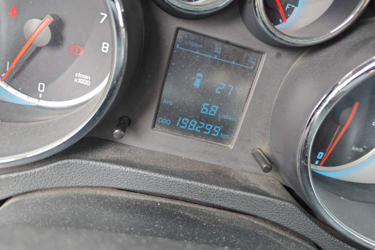 Used CHANGAN CS35 2014 1.6L Manual Luxury Model China IV Standard Odometer Close Up