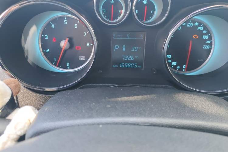 Used CHANGAN CS35 2014 1.6L Automatic Luxury Model China V Standard Odometer Close Up