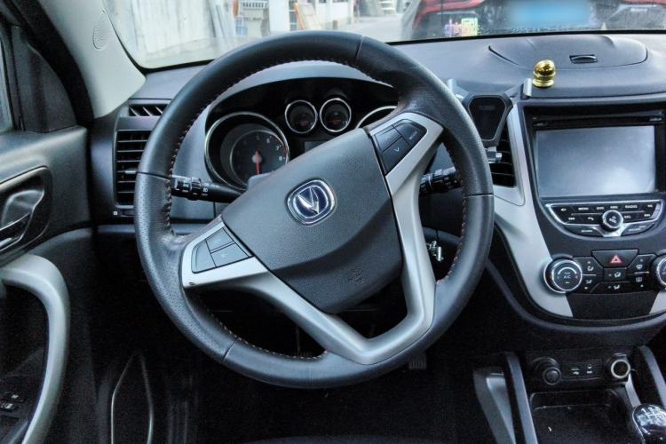Used CHANGAN CS35 2014 1.6L Manual Luxury Navigation Model China V Standard Steering Wheel