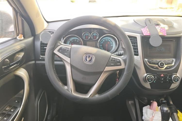 Used CHANGAN CS35 2014 1.6L Automatic Luxury Model China V Standard Steering Wheel