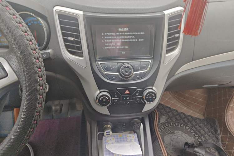 Used CHANGAN CS35 2014 1.6L Manual Luxury Model China IV Standard Audio And AC Panel