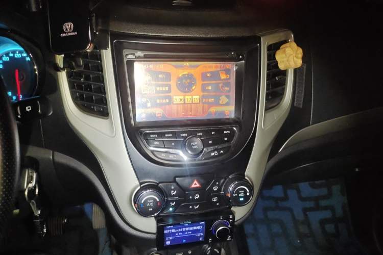 Used CHANGAN CS35 2014 1.6L Manual Luxury Model China IV Standard Audio And AC Panel