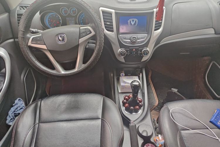 Used CHANGAN CS35 2014 1.6L Manual Luxury Model China IV Standard Center Console