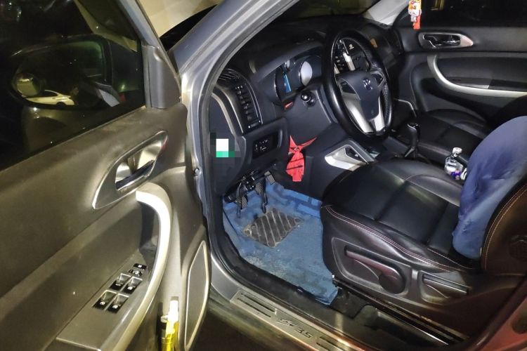 Used CHANGAN CS35 2014 1.6L Manual Luxury Model China IV Standard Driver Seat