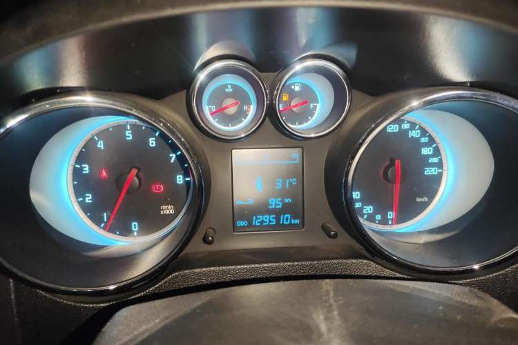 Used CHANGAN CS35 2014 1.6L Manual Luxury Model China IV Standard Instrument Cluster