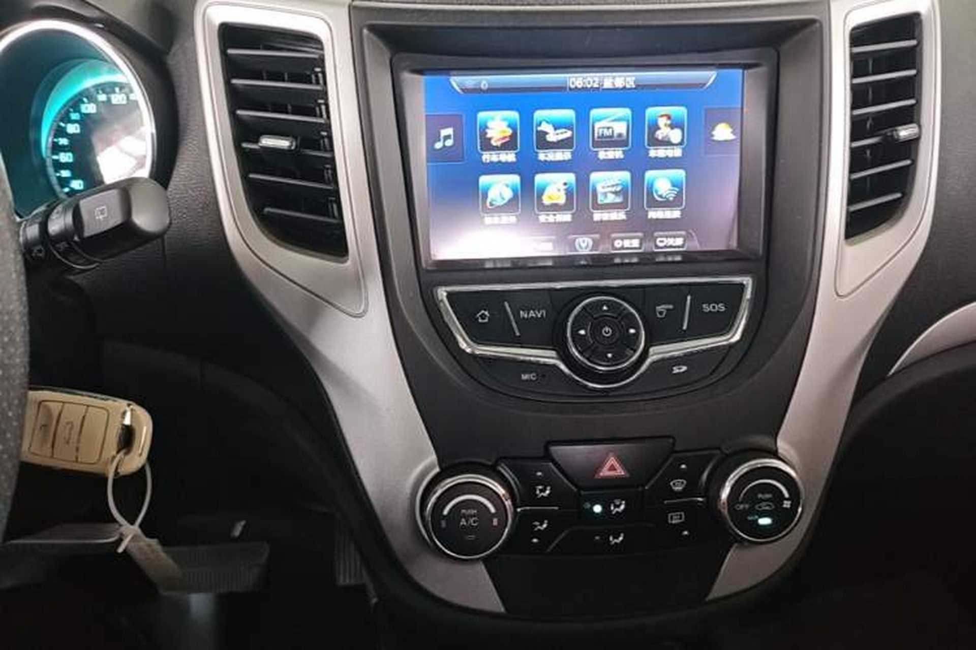 Used CHANGAN CS35 2014 1.6L Automatic Luxury Navigation Model China IV Standard Audio And AC Panel
