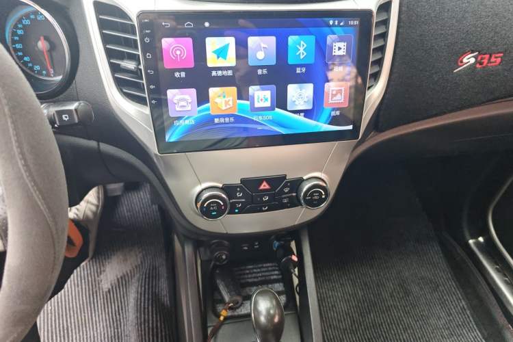 Used CHANGAN CS35 2014 1.6L Automatic Luxury Model China IV Standard Audio And AC Panel