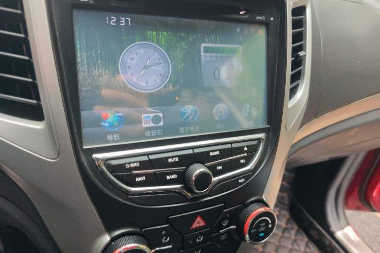 Used CHANGAN CS35 2014 1.6L Manual Luxury Model China V Standard Audio And AC Panel