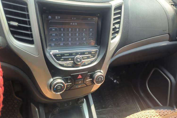 Used CHANGAN CS35 2014 1.6L Manual Luxury Navigation Model China IV Standard Audio And AC Panel