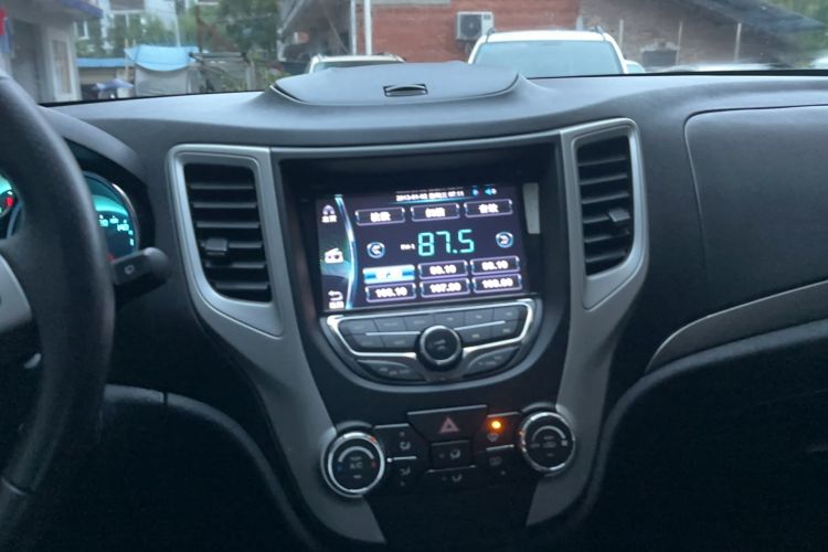 Used CHANGAN CS35 2014 1.6L Automatic Luxury Model China IV Standard Audio And AC Panel