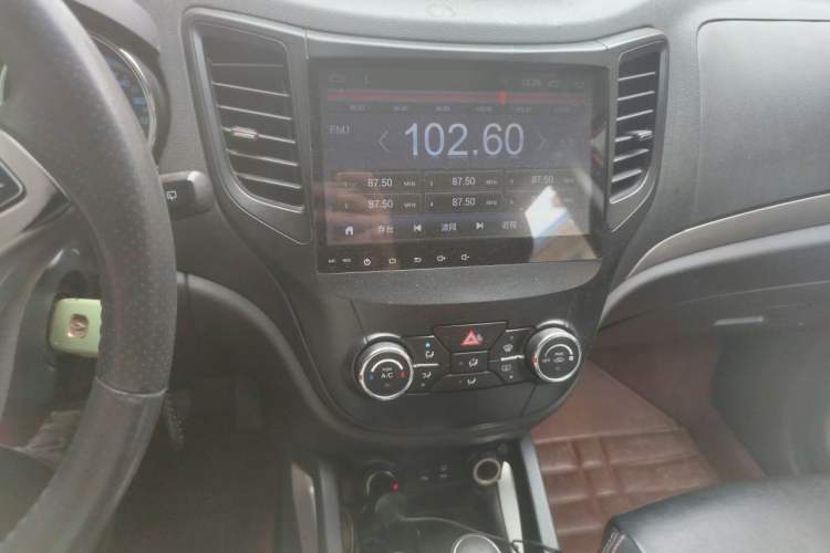 Used CHANGAN CS35 2014 1.6L Automatic Luxury Model China IV Standard Audio And AC Panel