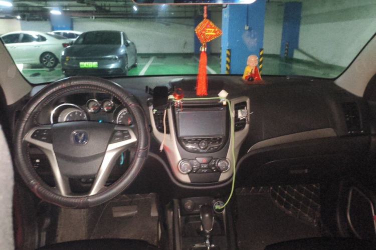 Used CHANGAN CS35 2014 1.6L Automatic Luxury Model China IV Standard Center Console