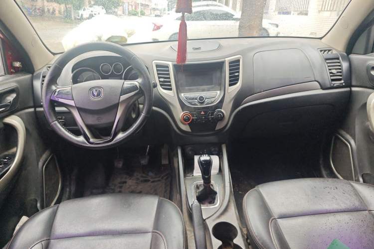 Used CHANGAN CS35 2014 1.6L Manual Luxury Model China IV Standard Center Console