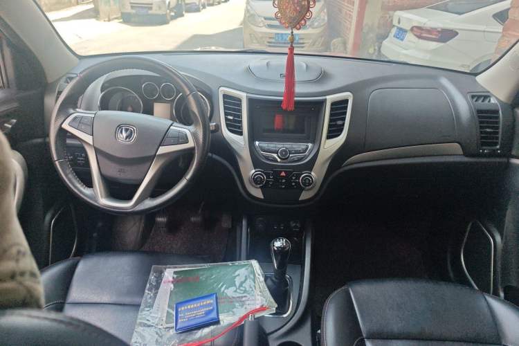 Used CHANGAN CS35 2014 1.6L Manual Luxury Model China IV Standard Center Console