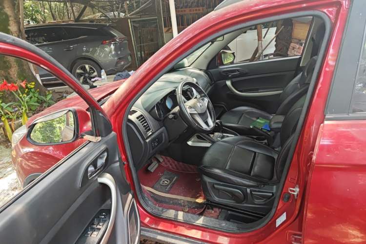 Used CHANGAN CS35 2014 1.6L Automatic Luxury Navigation Model China IV Standard Driver Seat