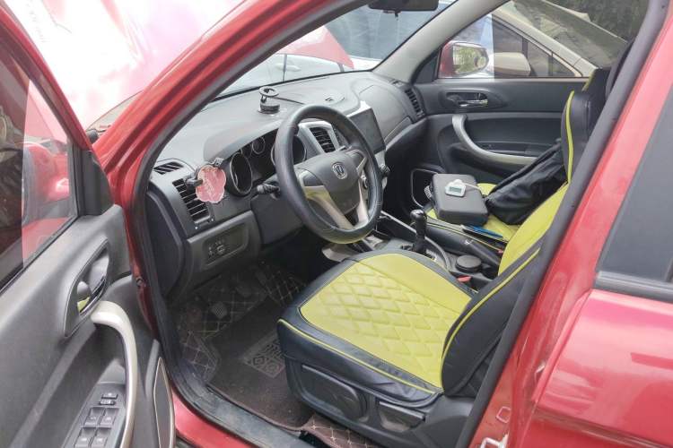 Used CHANGAN CS35 2014 1.6L Manual Comfort Version China IV Standard Driver Seat