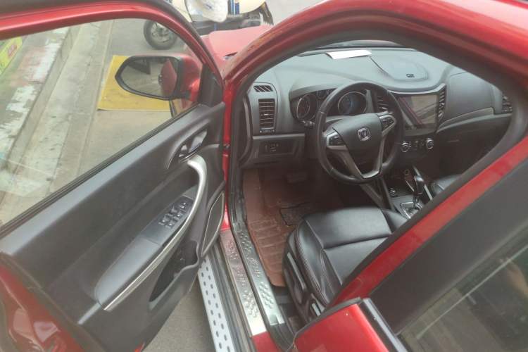 Used CHANGAN CS35 2014 1.6L Automatic Luxury Model China IV Standard Driver Seat