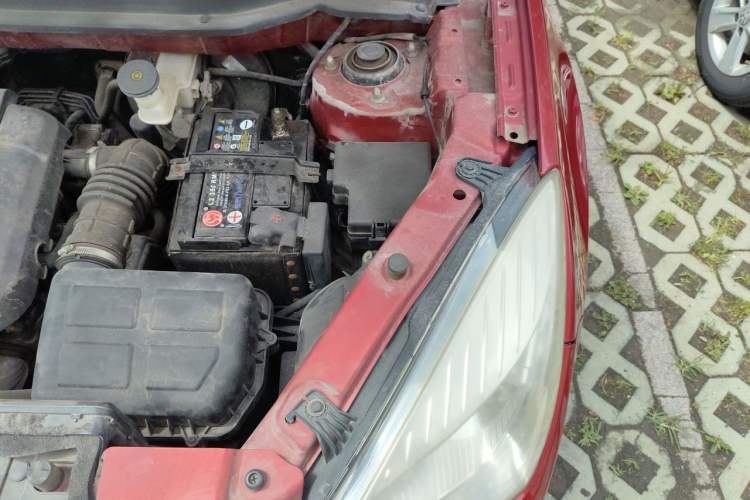 Used CHANGAN CS35 2014 1.6L Manual Comfort Version China IV Standard Engine Bay Left