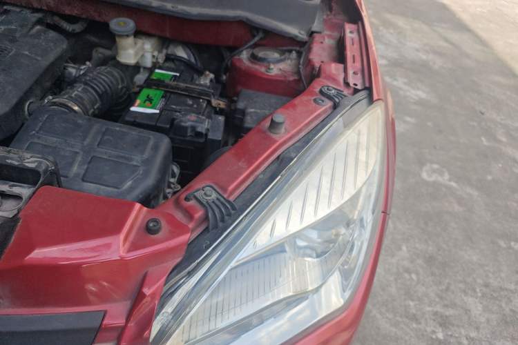Used CHANGAN CS35 2014 1.6L Manual Luxury Model China IV Standard Engine Bay Left
